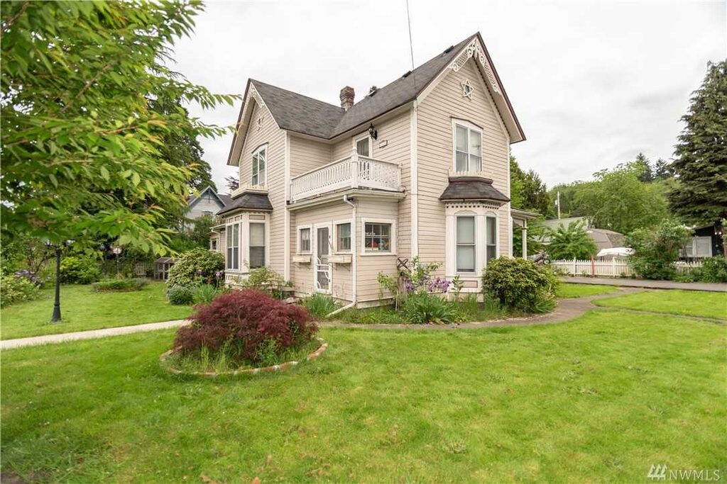 TRELORA Homes Built Before 1900 - 710 Se Front St