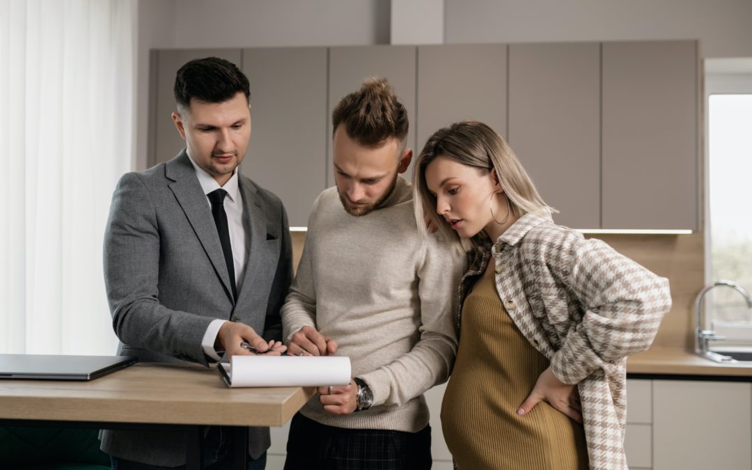 A Complete Guide to Buying a House While Selling Yours